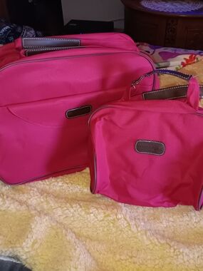Pink Women's Travel Tote and Pouch Set Shoulder Strap Attached NWOT